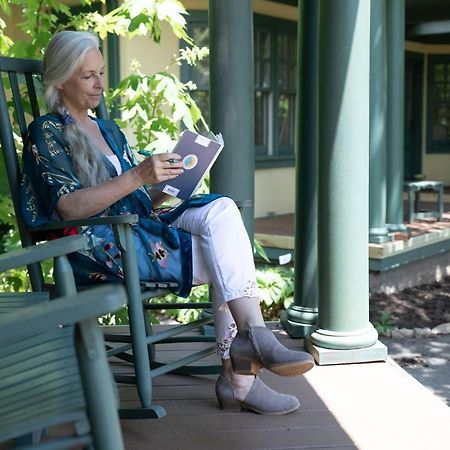 Om Sanctuary Holistic Retreat Hotell Asheville Eksteriør bilde