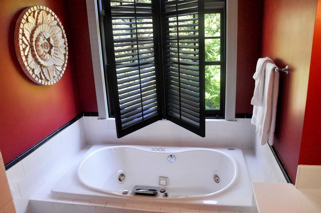 Om Sanctuary Holistic Retreat Hotell Asheville Eksteriør bilde