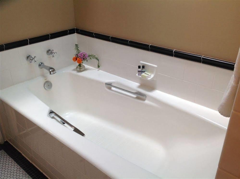 Om Sanctuary Holistic Retreat Hotell Asheville Eksteriør bilde