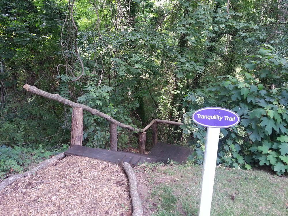 Om Sanctuary Holistic Retreat Hotell Asheville Eksteriør bilde